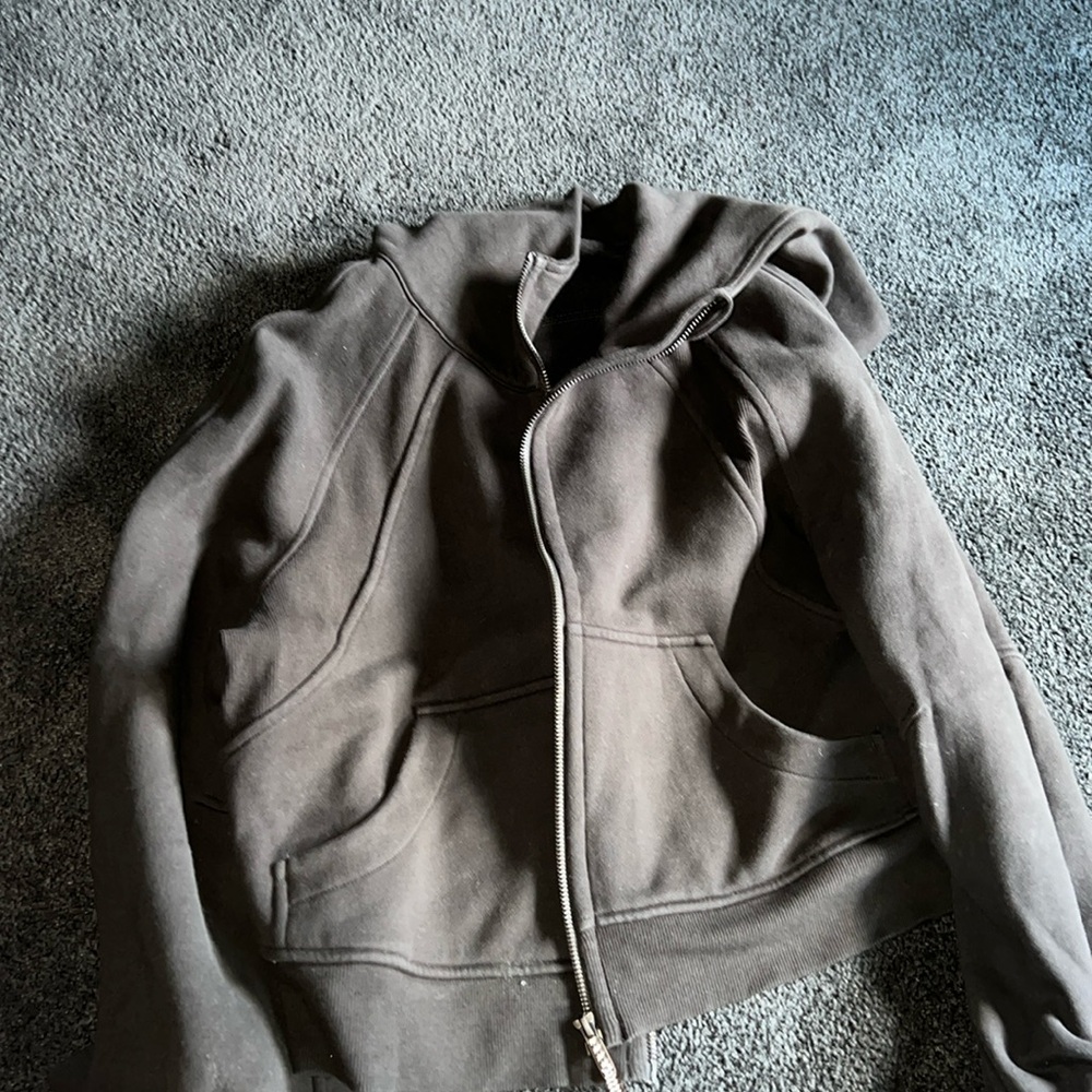 lululemon cropped scuba